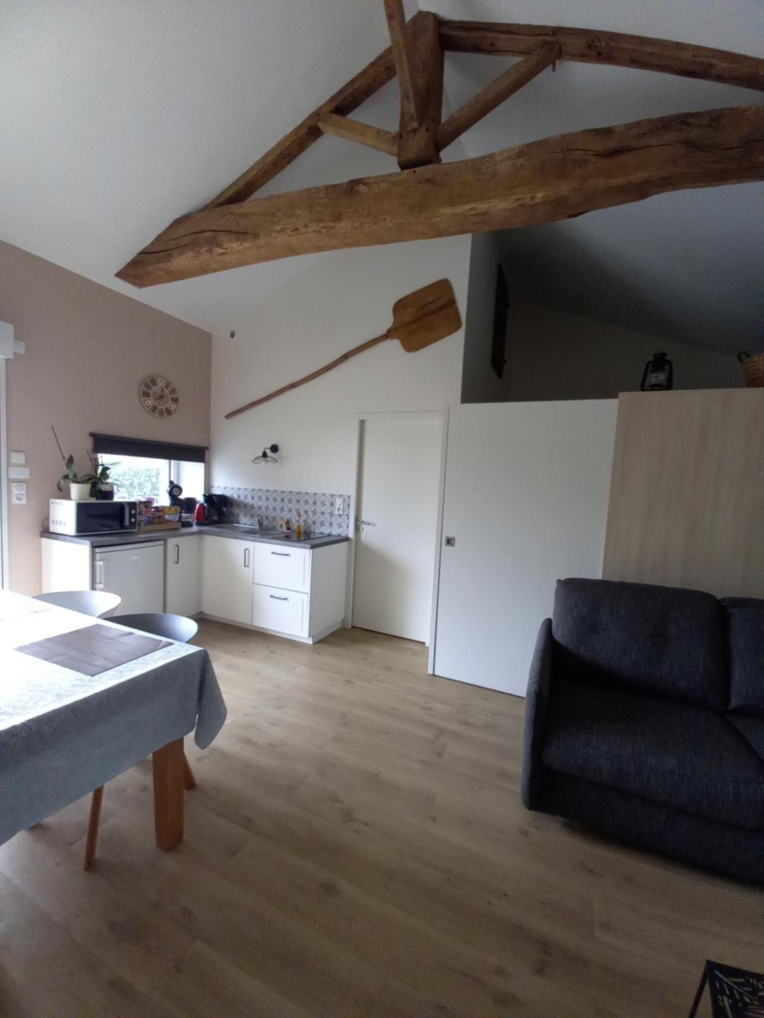 Gîte la petite maison Montournais Extérieur photo