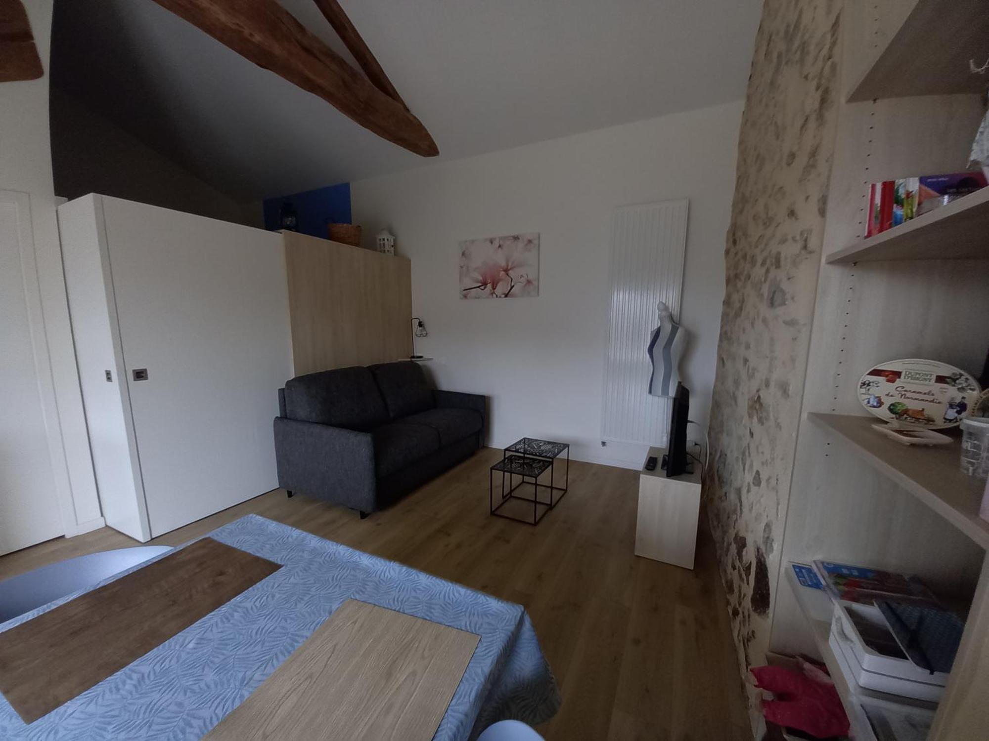 Gîte la petite maison Montournais Extérieur photo