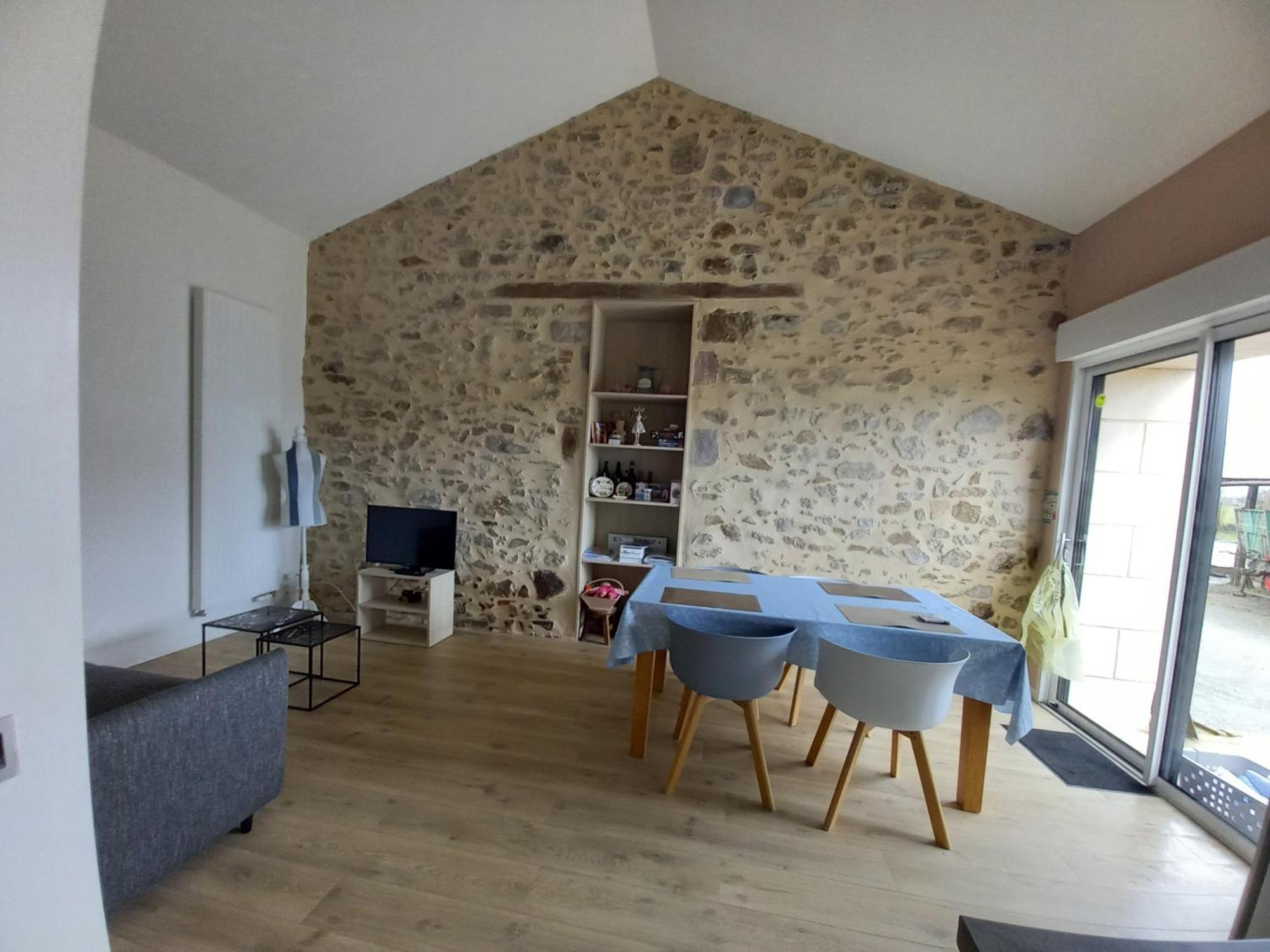 Gîte la petite maison Montournais Extérieur photo